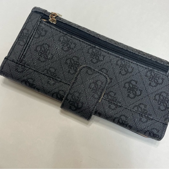 Guess Black and Silver Women's Wallet. Clutch bag. Park Lane. ID holder. Pre own - Picture 2 of 5